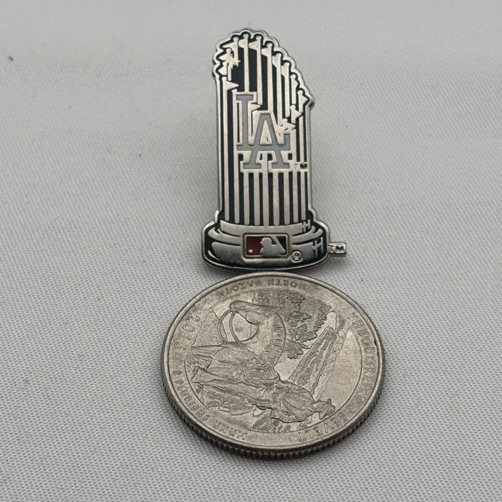 MLB Baseball Los Angeles Dodgers World Series Championship Trophy Lapel Hat Pin